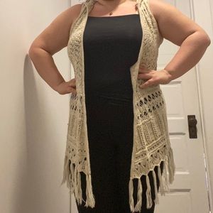 Loose knitted hooded sleeveless beige cardigan